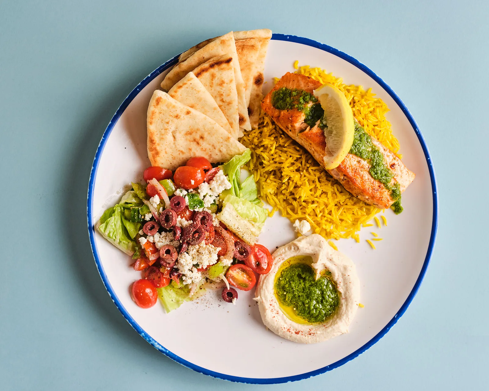 A fresh Aplós Mediterranean plate